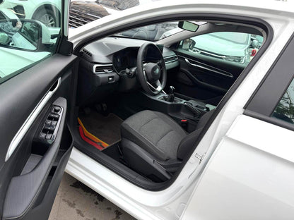 吉利2025款帝豪-三厢1.5龙腾版手动挡