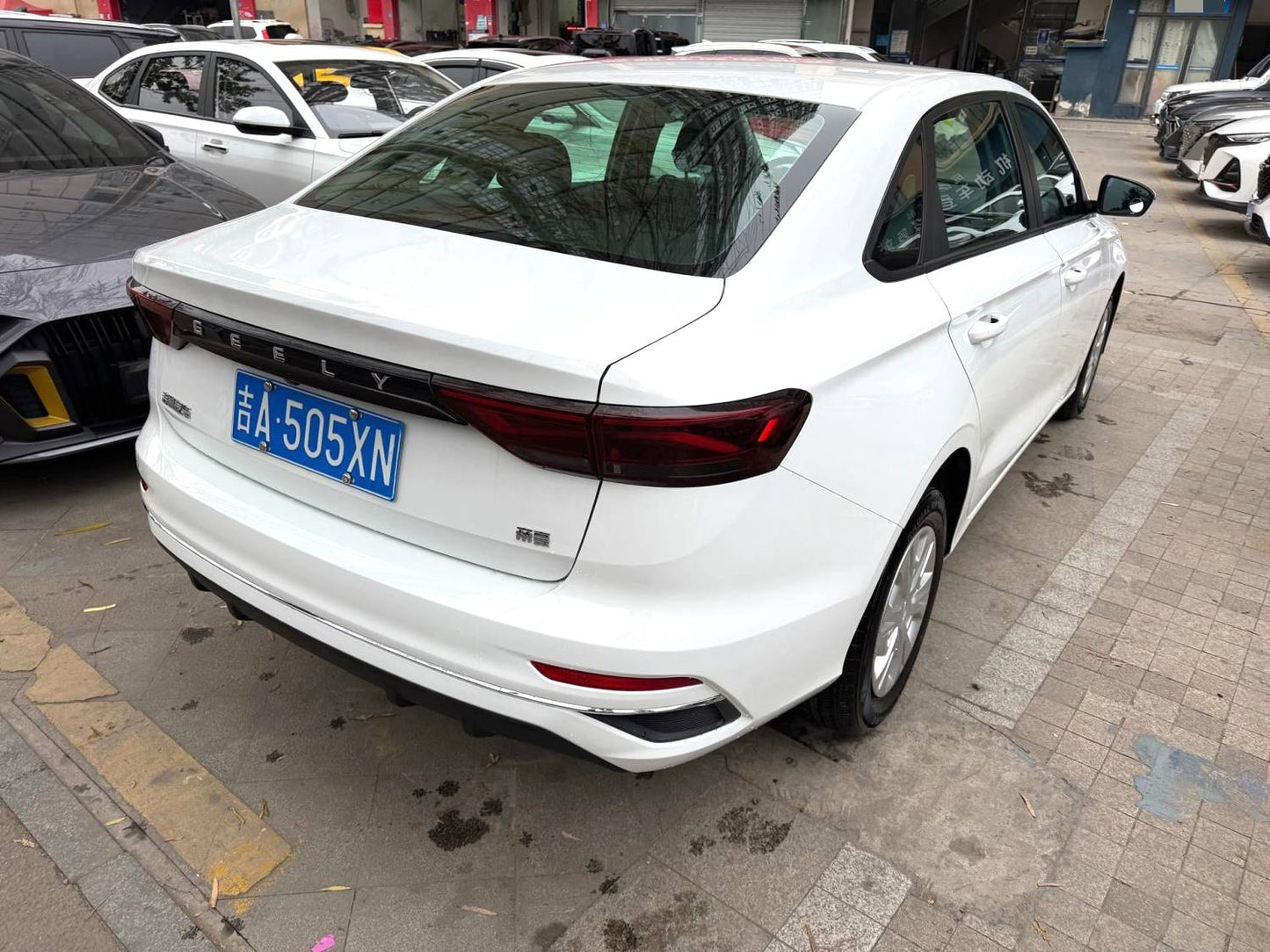 吉利2025款帝豪-三厢1.5龙腾版手动挡