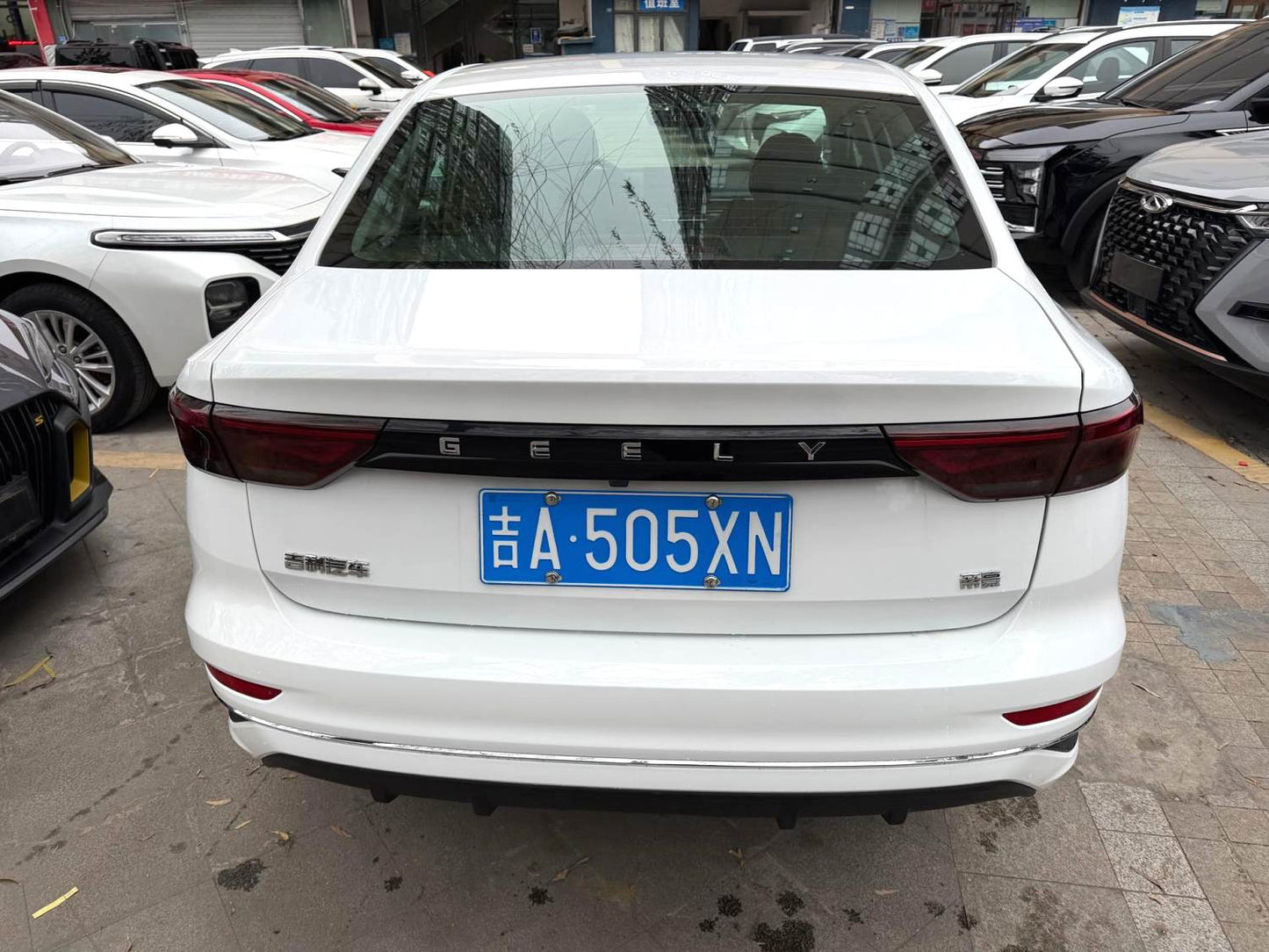 吉利2025款帝豪-三厢1.5龙腾版手动挡