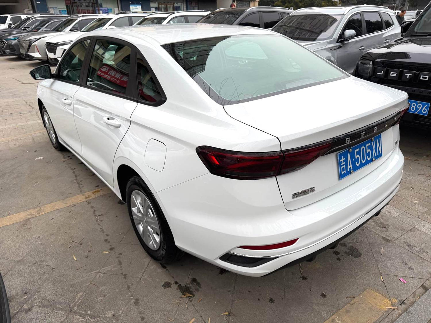 吉利2025款帝豪-三厢1.5龙腾版手动挡