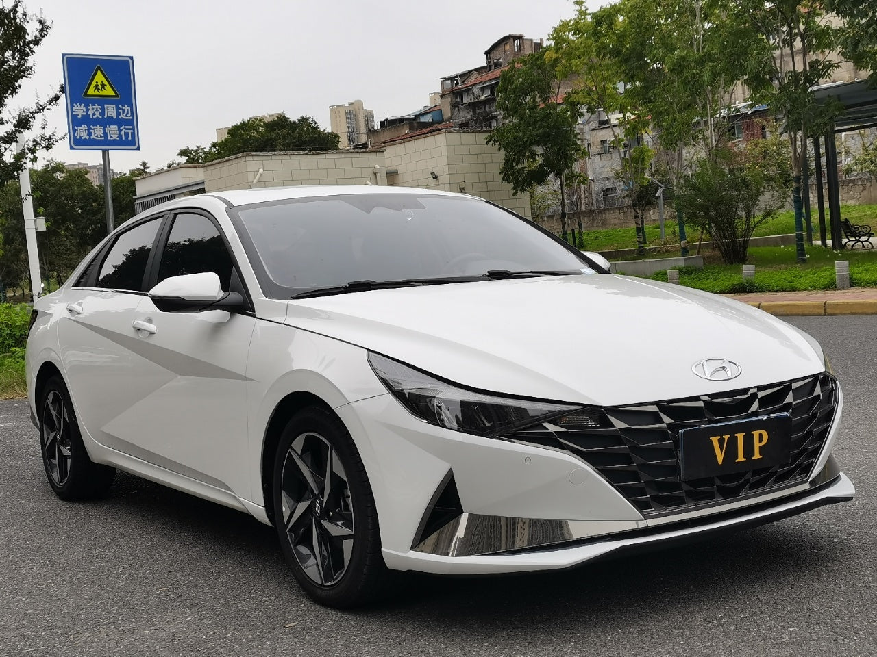 Hyundai Elantra 2022 1.5L CVT LUX Premium Edition