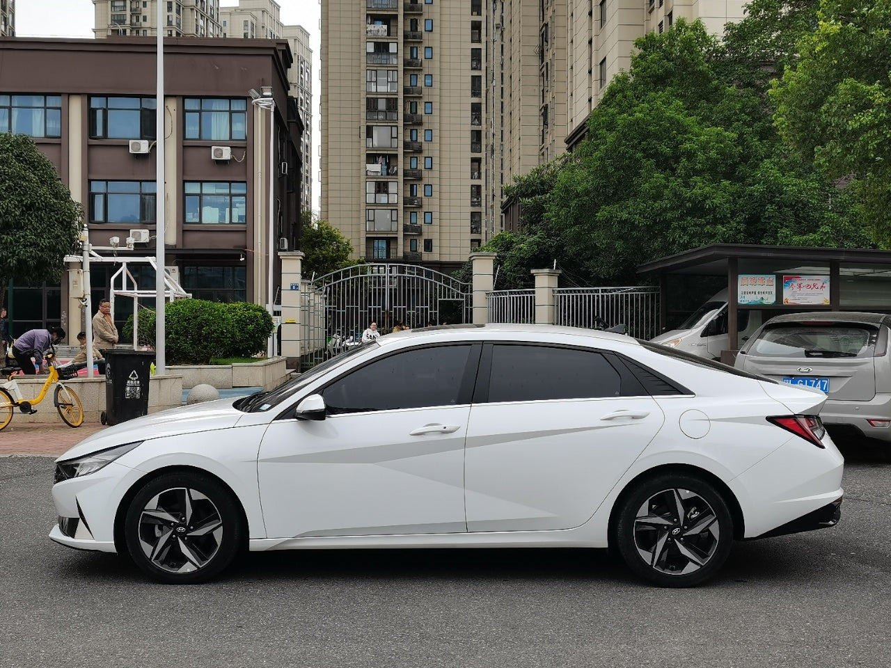 Hyundai Elantra 2022 1.5L CVT LUX Premium Edition