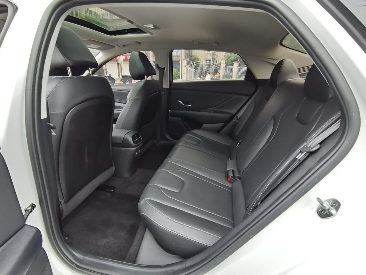 Hyundai Elantra 2022 1.5L CVT LUX Premium Edition