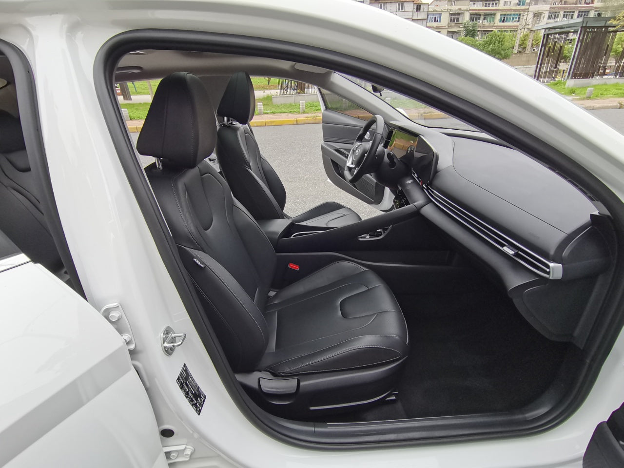 Hyundai Elantra 2022 1.5L CVT LUX Premium Edition