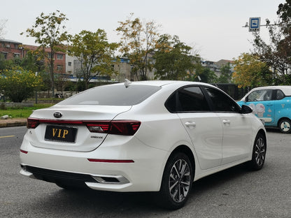 Kia K3 2021 вид сзади