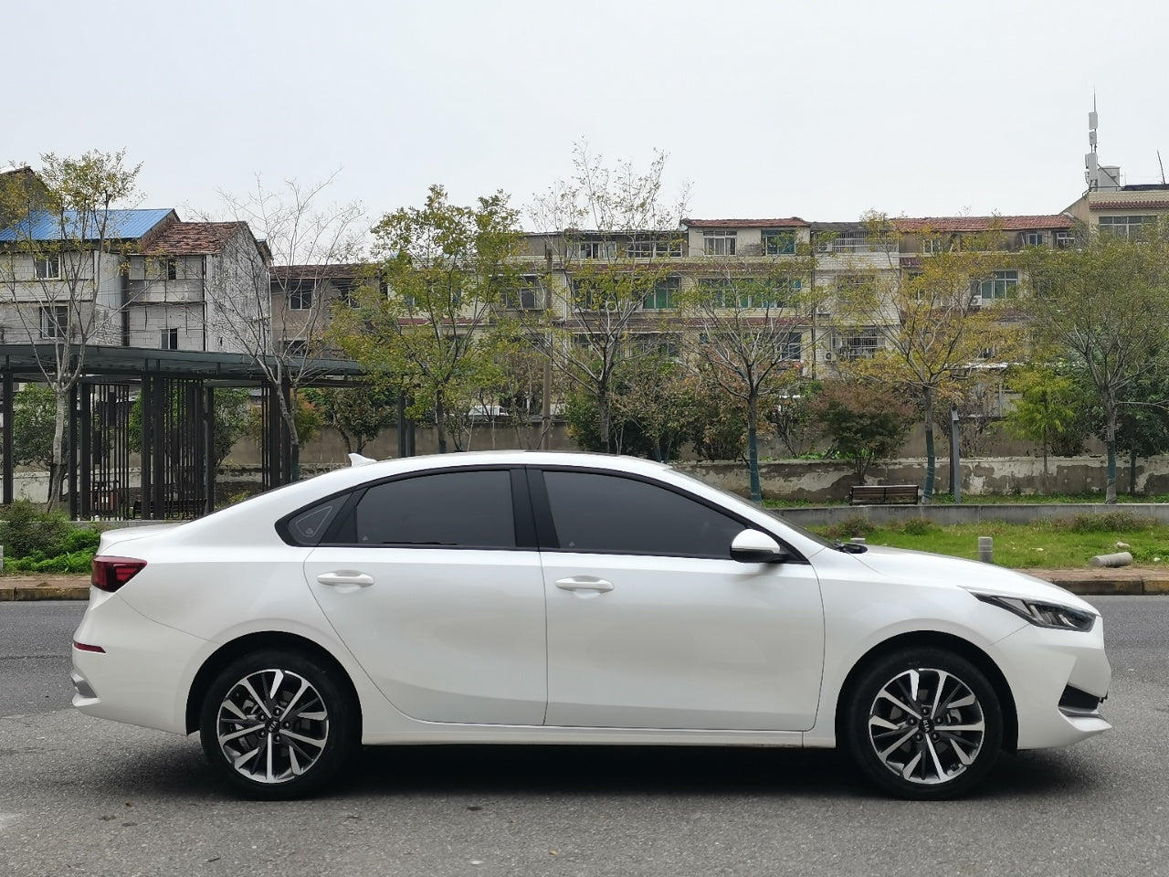 Kia K3 2021 вид сбоку