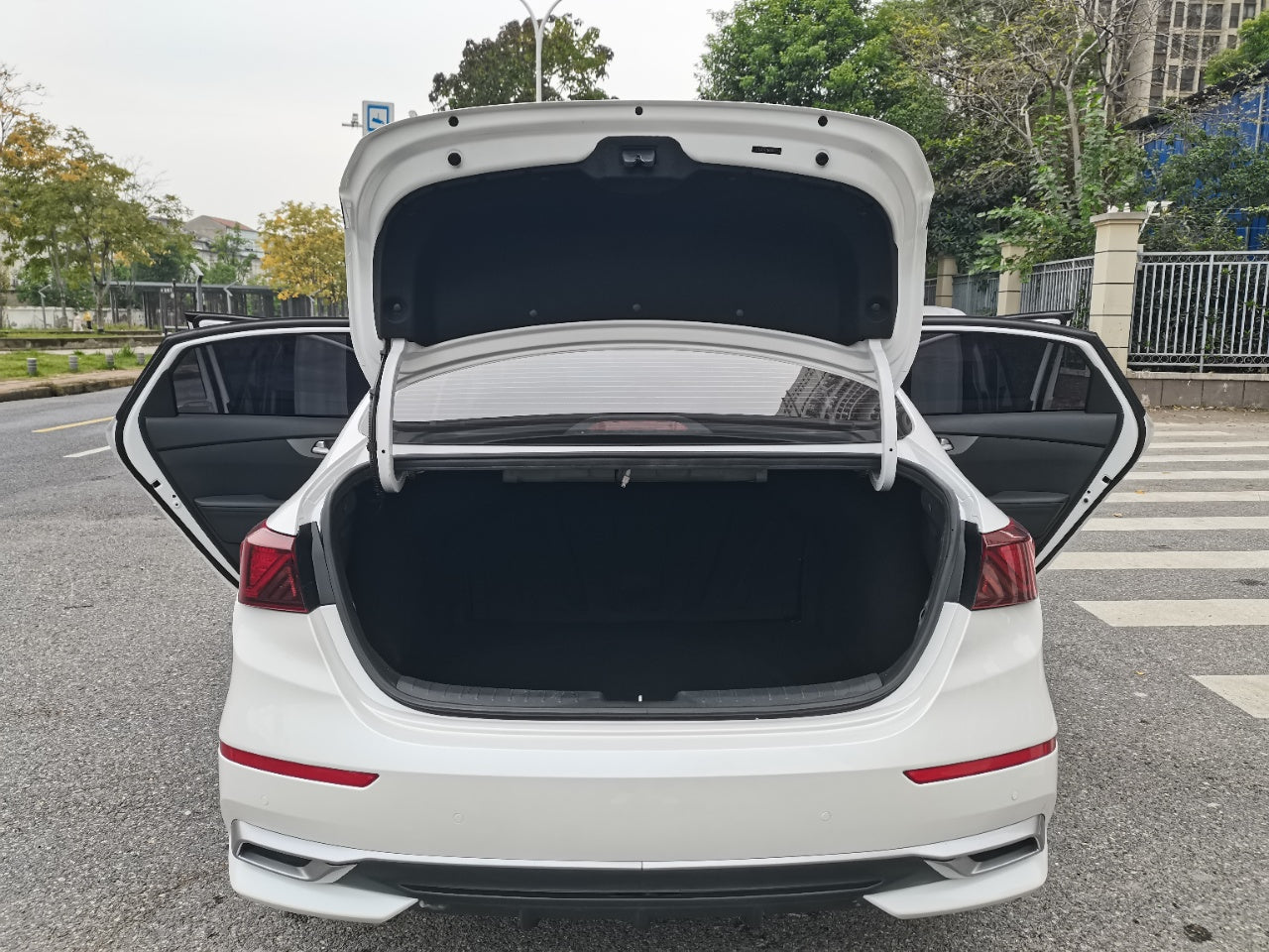 Kia K3 2021 вид сзади