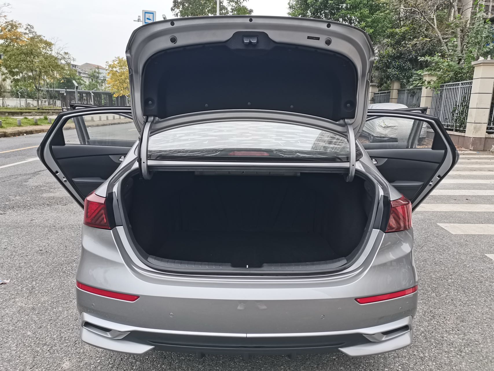 Kia K3 2021 вид сзади