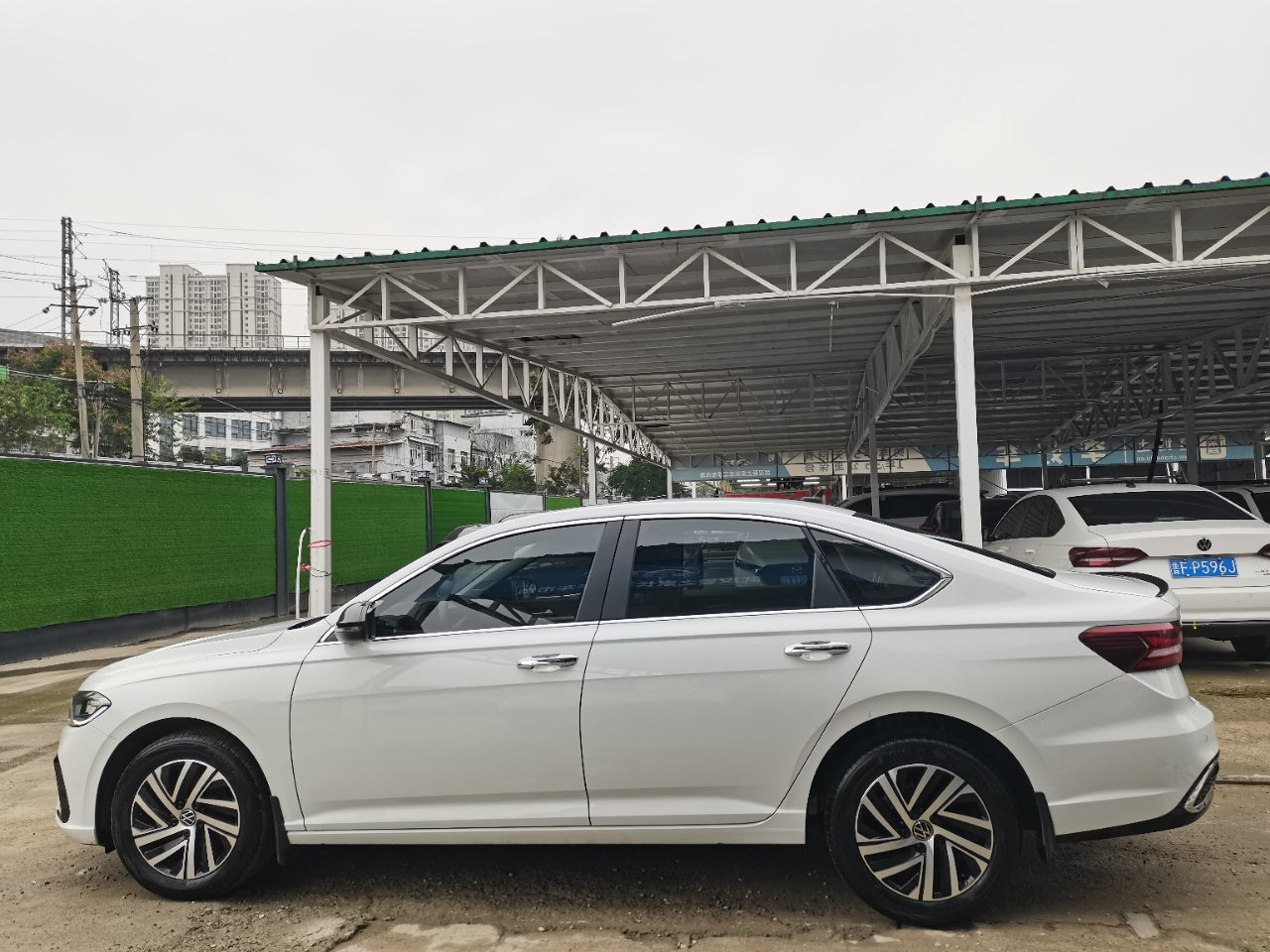 Volkswagen Lavida 2023 вид сбоку