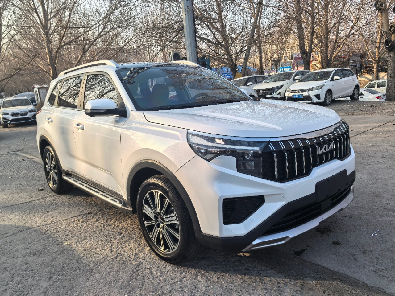 Kia Sportage 2021 вид сбоку