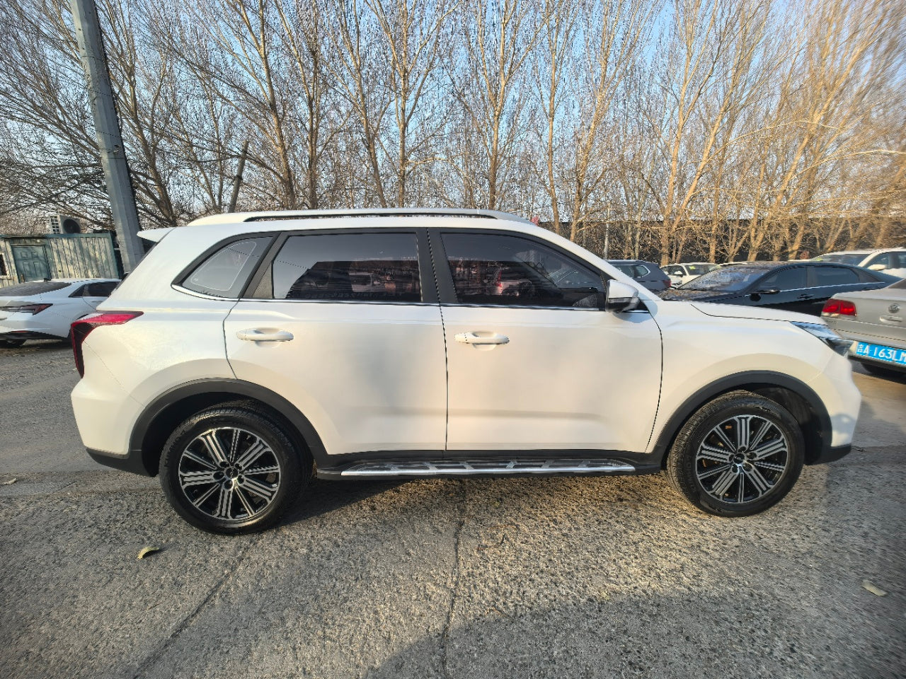 Kia Sportage 2021 вид сбоку