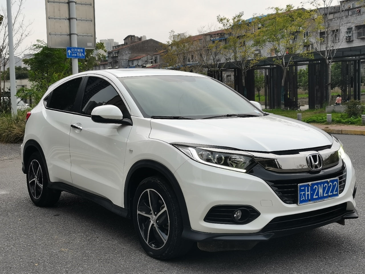 Honda Vezel 2020 вид сбоку