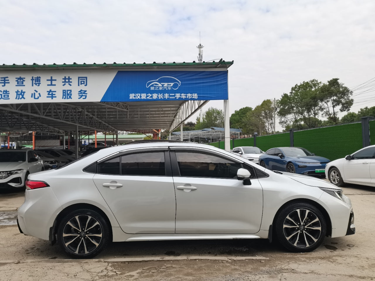 Toyota Corolla 2021 вид сбоку