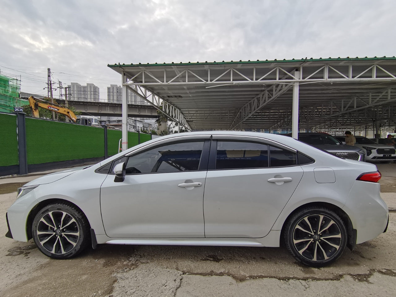 Toyota Corolla 2021 вид сбоку