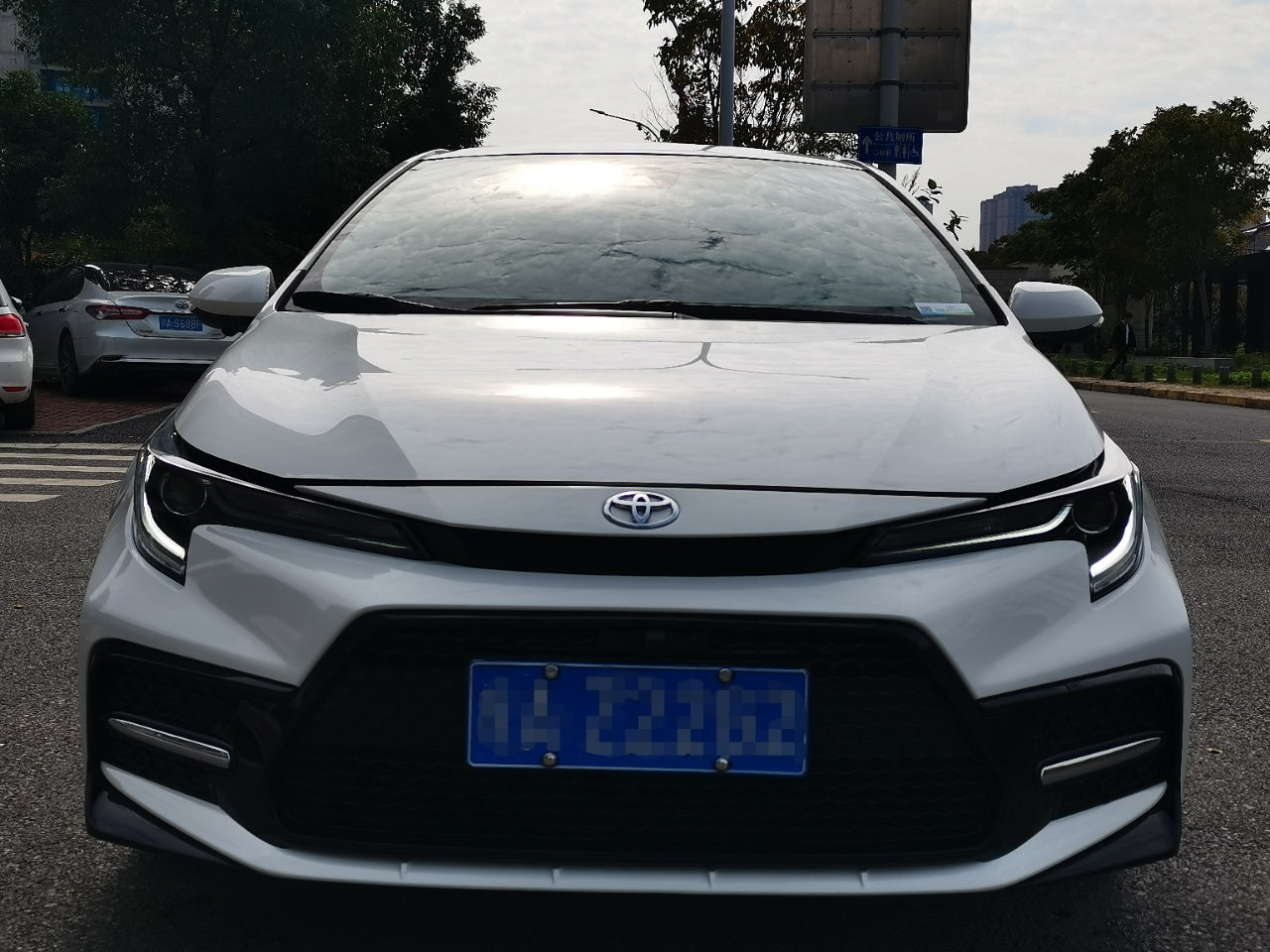Toyota Corolla 2021 вид спереди