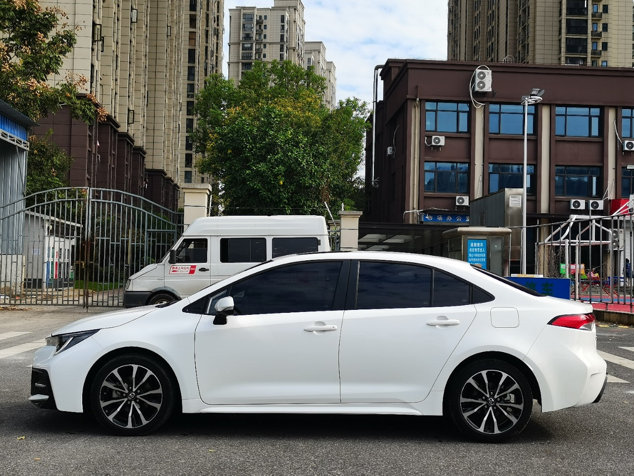 Toyota Corolla 2021 вид сбоку