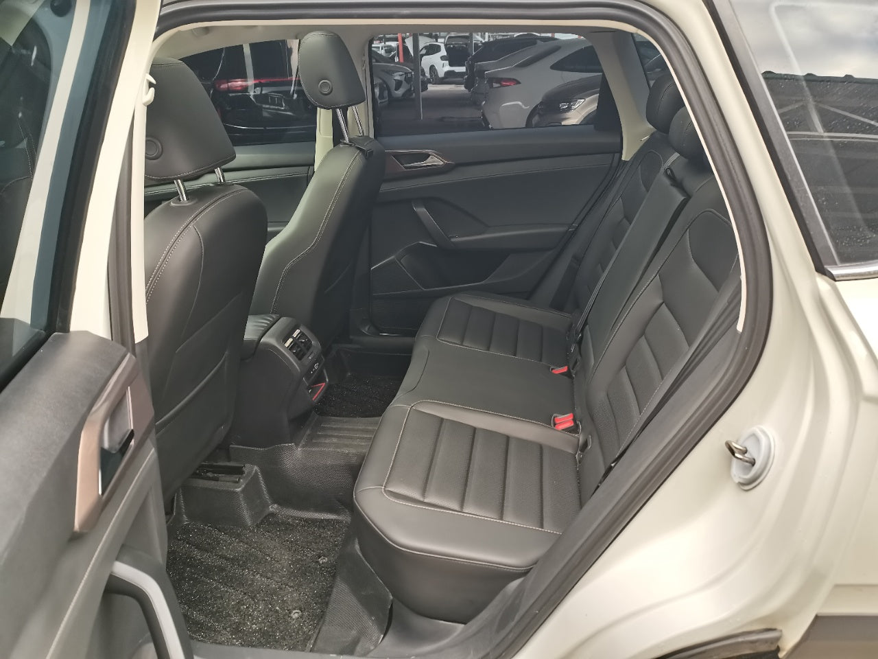 Volkswagen Tharu 2022 интерьер салона