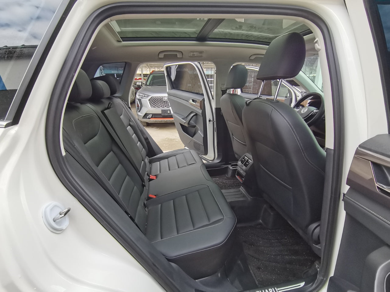 Volkswagen Tharu 2022 интерьер салона