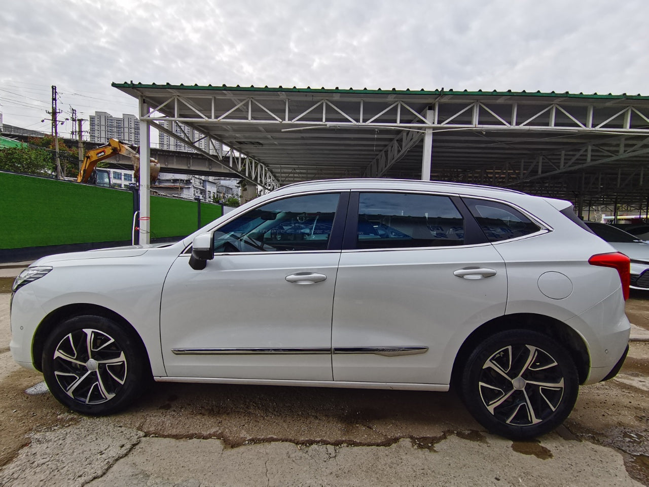 Haval Chulian 2021 вид сбоку