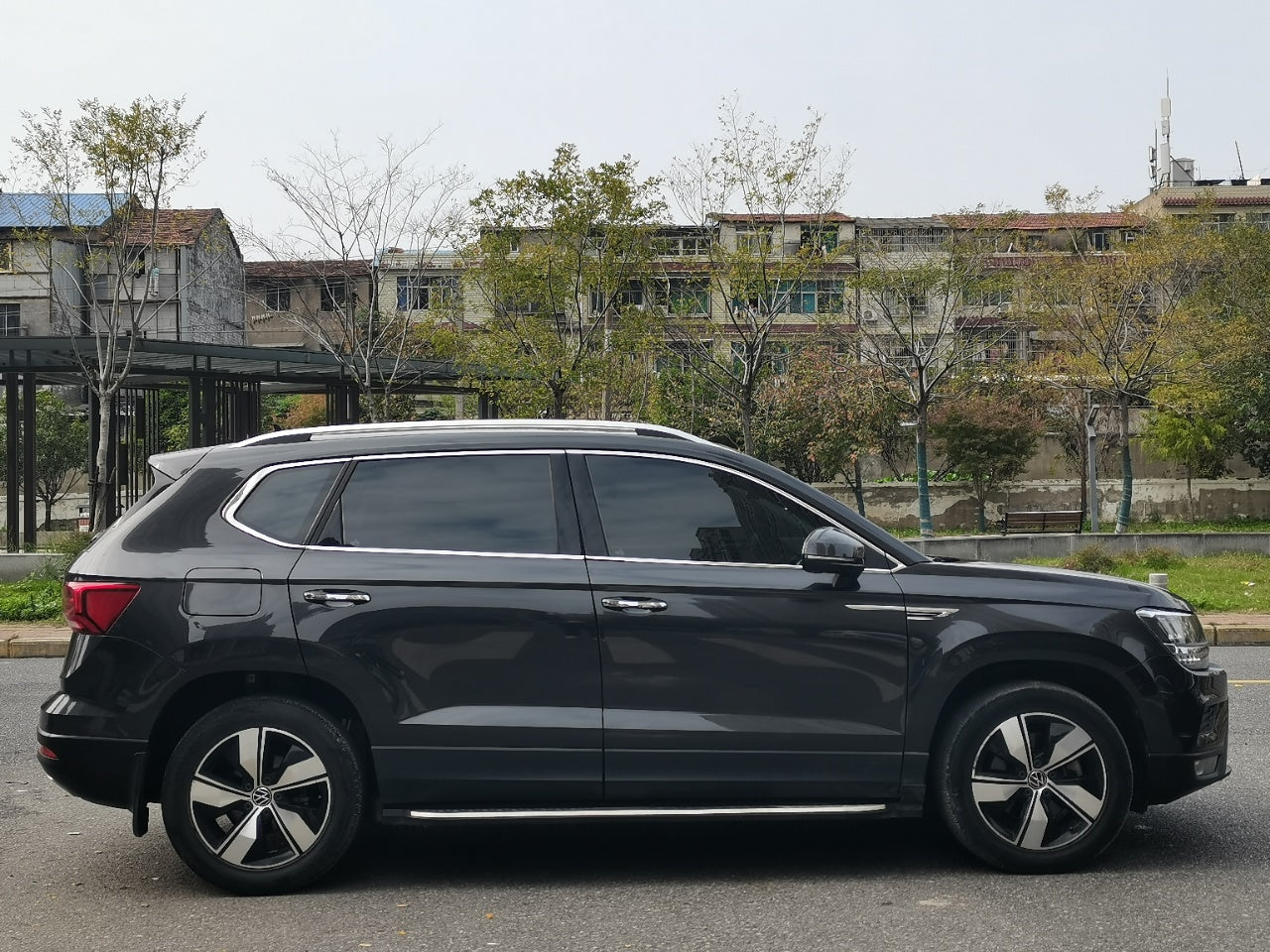 Volkswagen Tharu 2021 вид сбоку