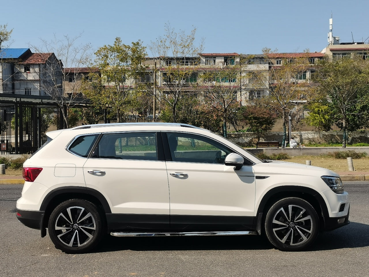 Volkswagen Tharu 2022 вид сбоку