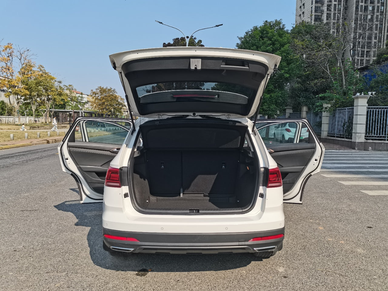 Volkswagen Tharu 2022 вид сзади