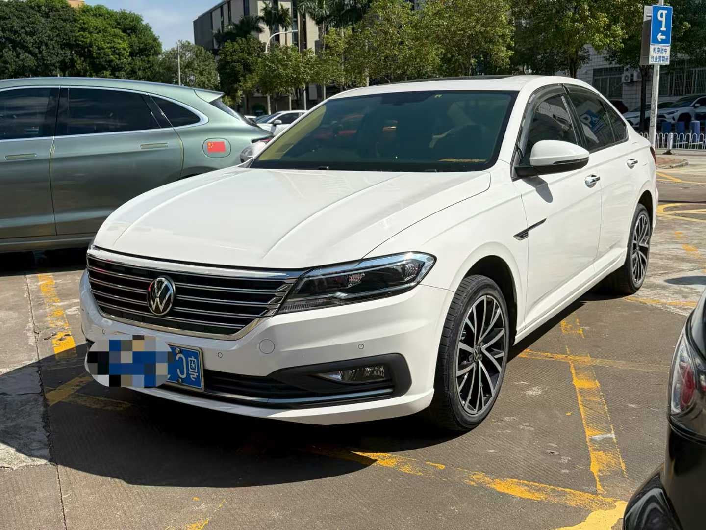 Volkswagen Lavida 2022 вид сбоку