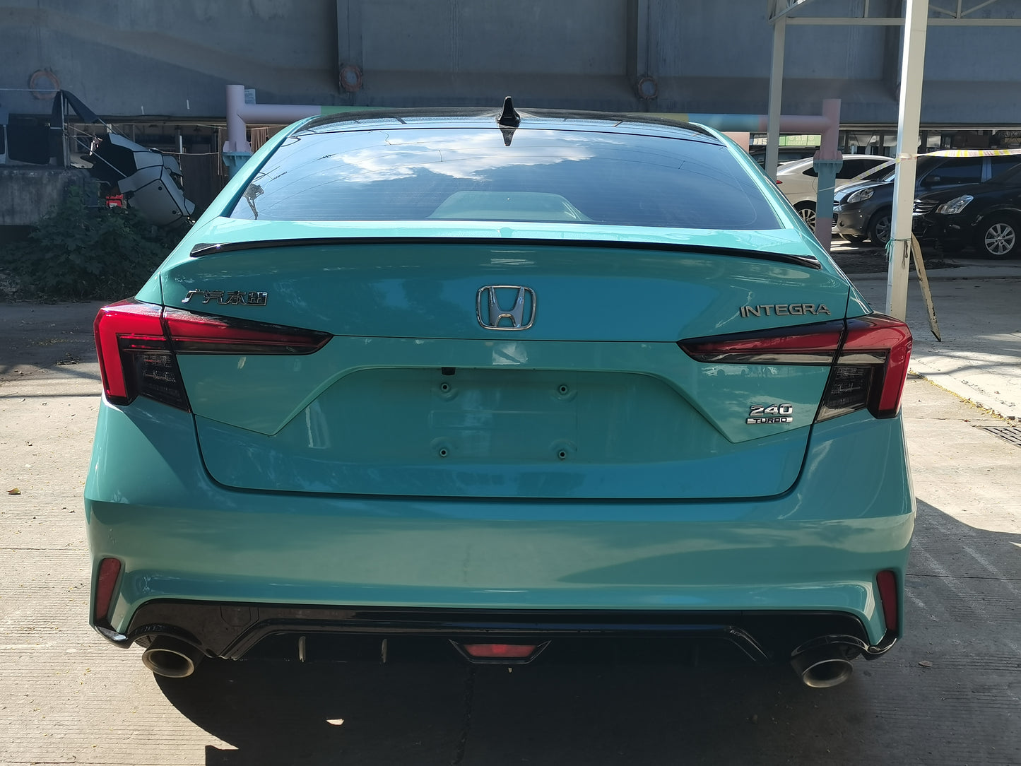 Integra зад