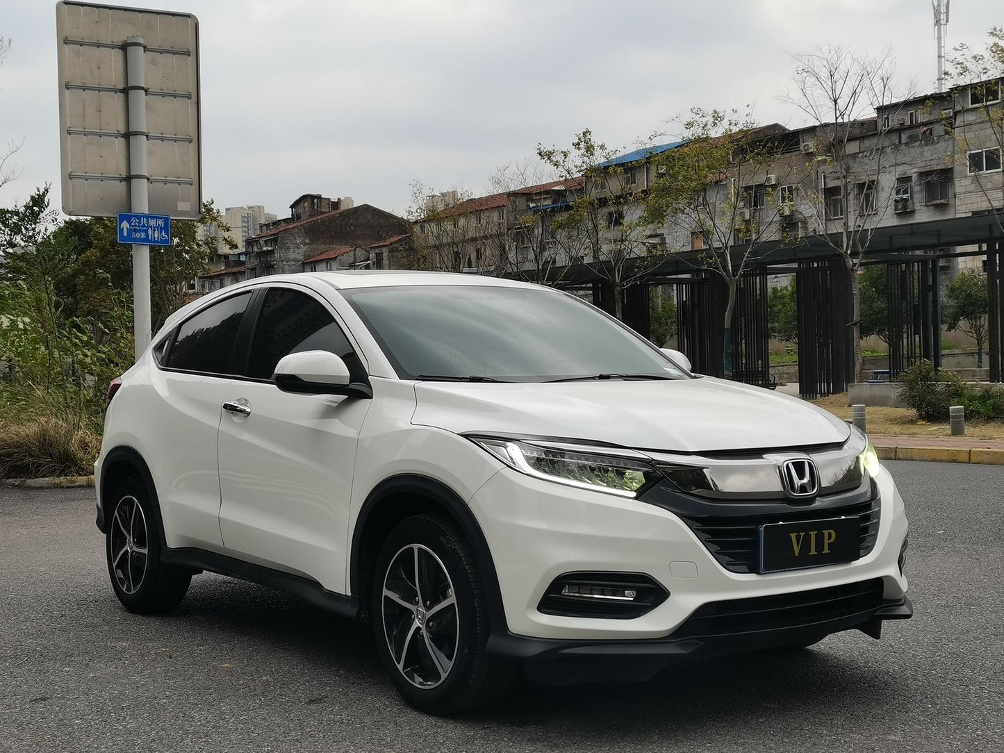 Vezel 2020 сбоку