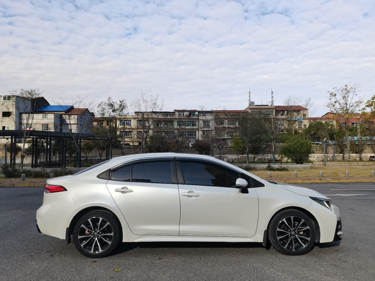 Toyota Corolla 2021, вид сбоку