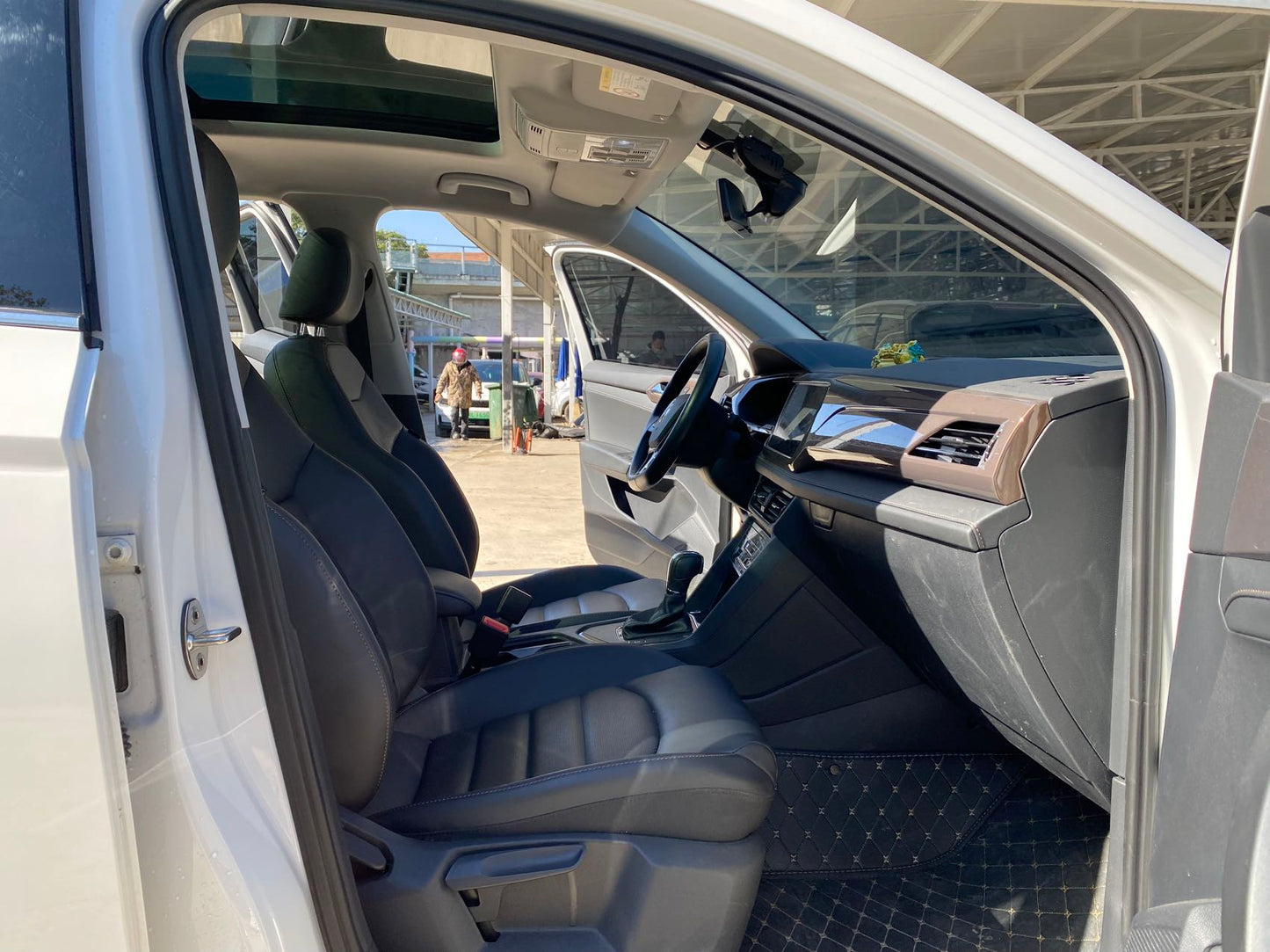 Volkswagen Tharu, салон и мультимедиа