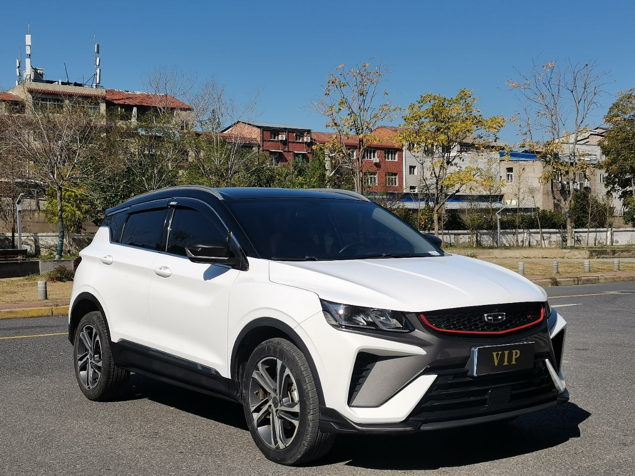 Coolray 2021 вид сбоку