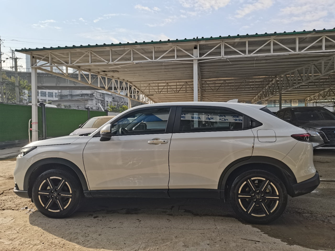 Honda Vezel 2023 вид сбоку