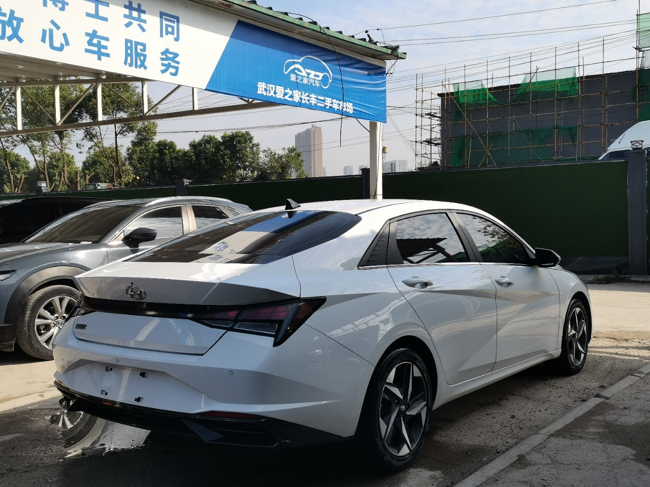 Hyundai Elantra 2022 задний вид · фонари