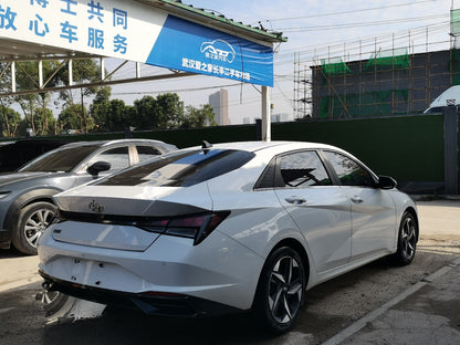 Hyundai Elantra 2022 задний вид · фонари