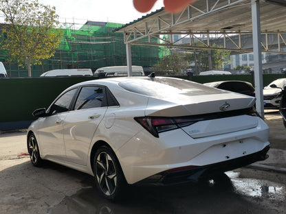 Hyundai Elantra 2022 задний вид · фонари