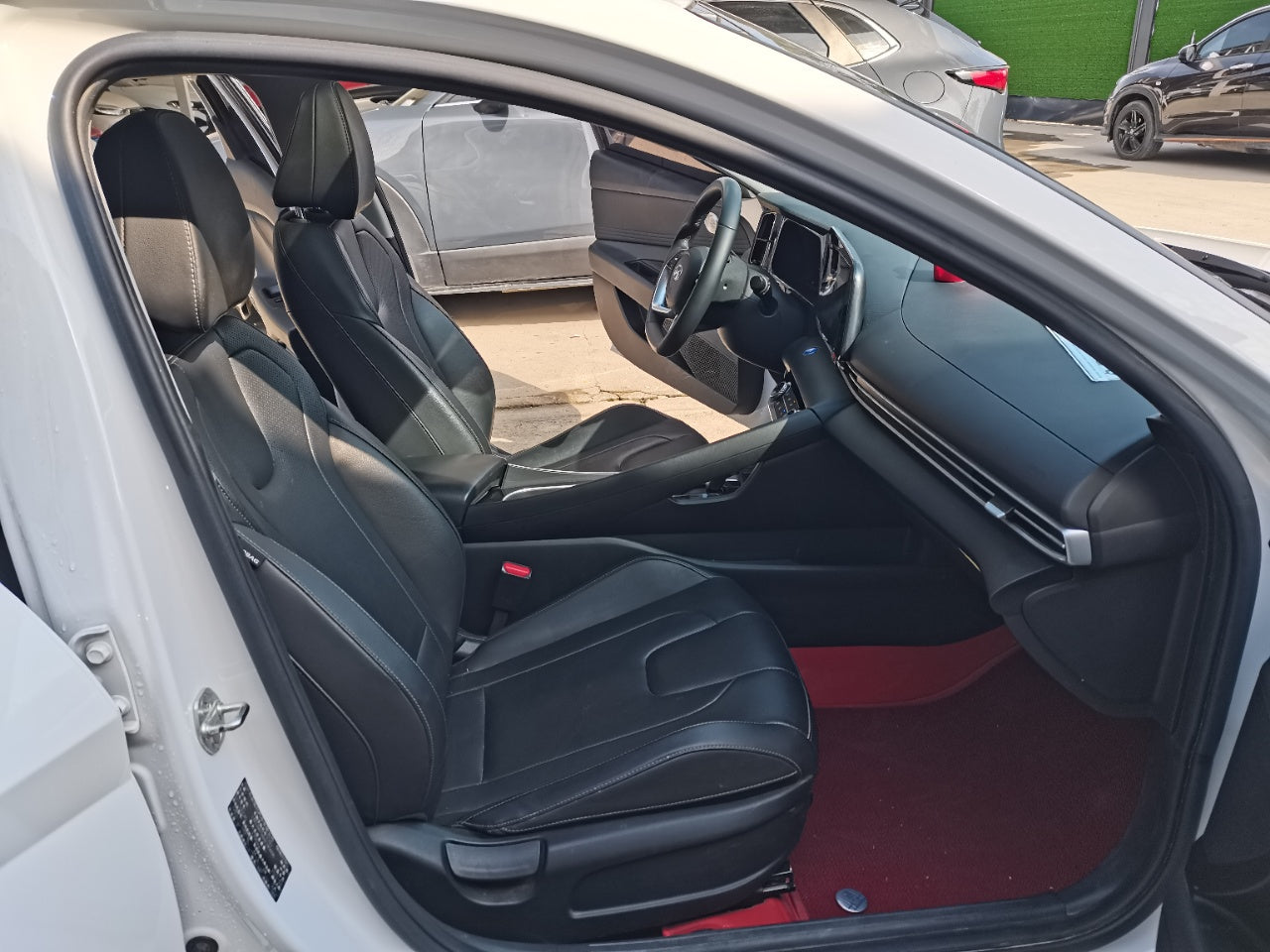 Hyundai Elantra 2022 интерьер · сиденья · панель