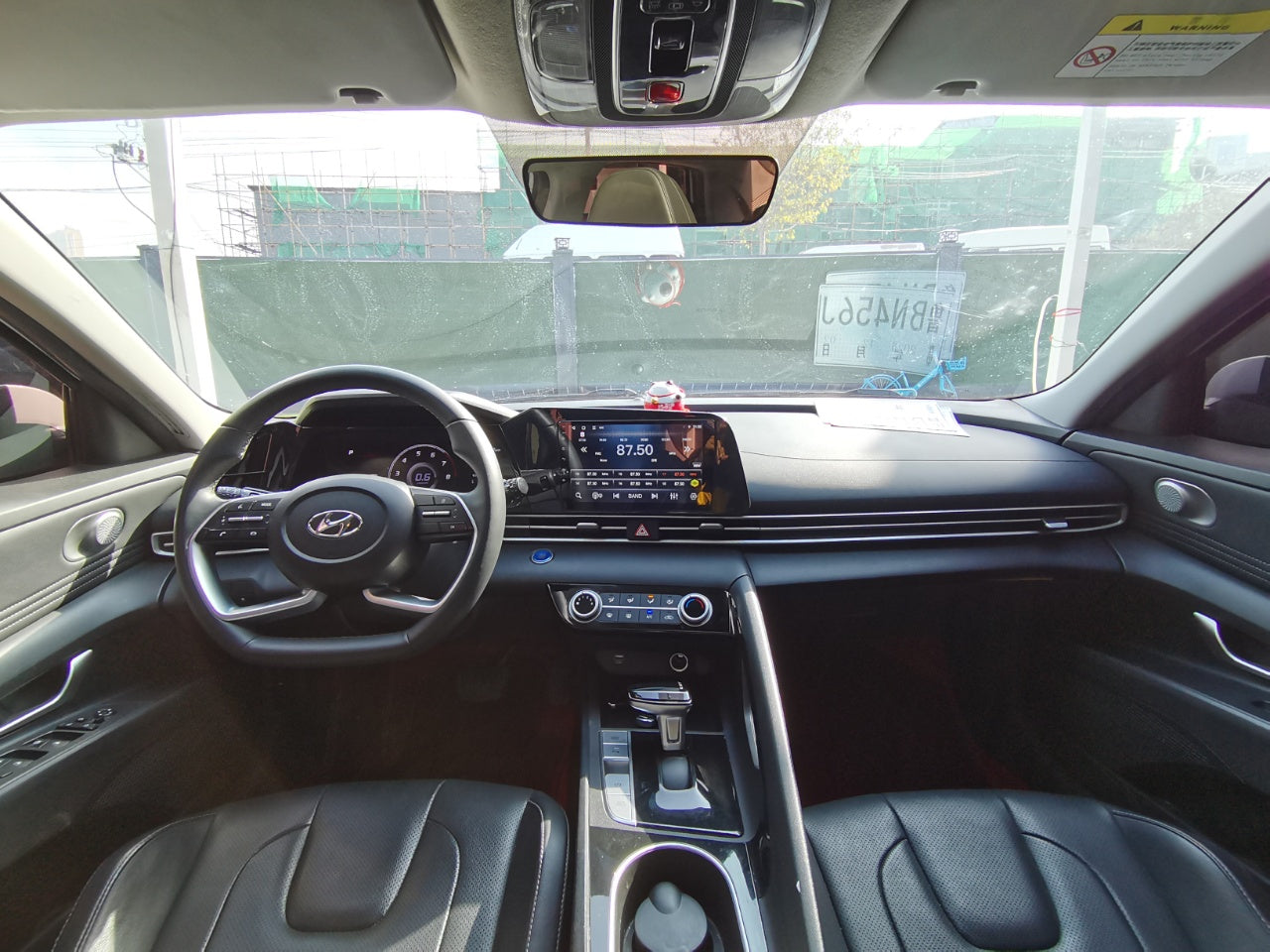 Hyundai Elantra 2022 центральная консоль · мультимедиа