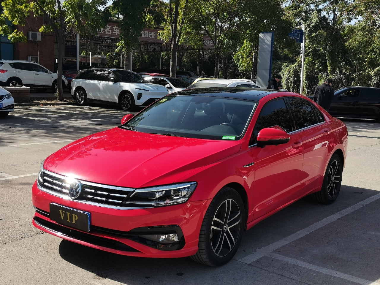 Volkswagen Lamando 2021 вид сбоку белого цвета