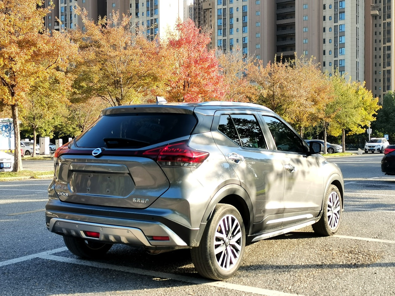 Задний вид Nissan Kicks 2022