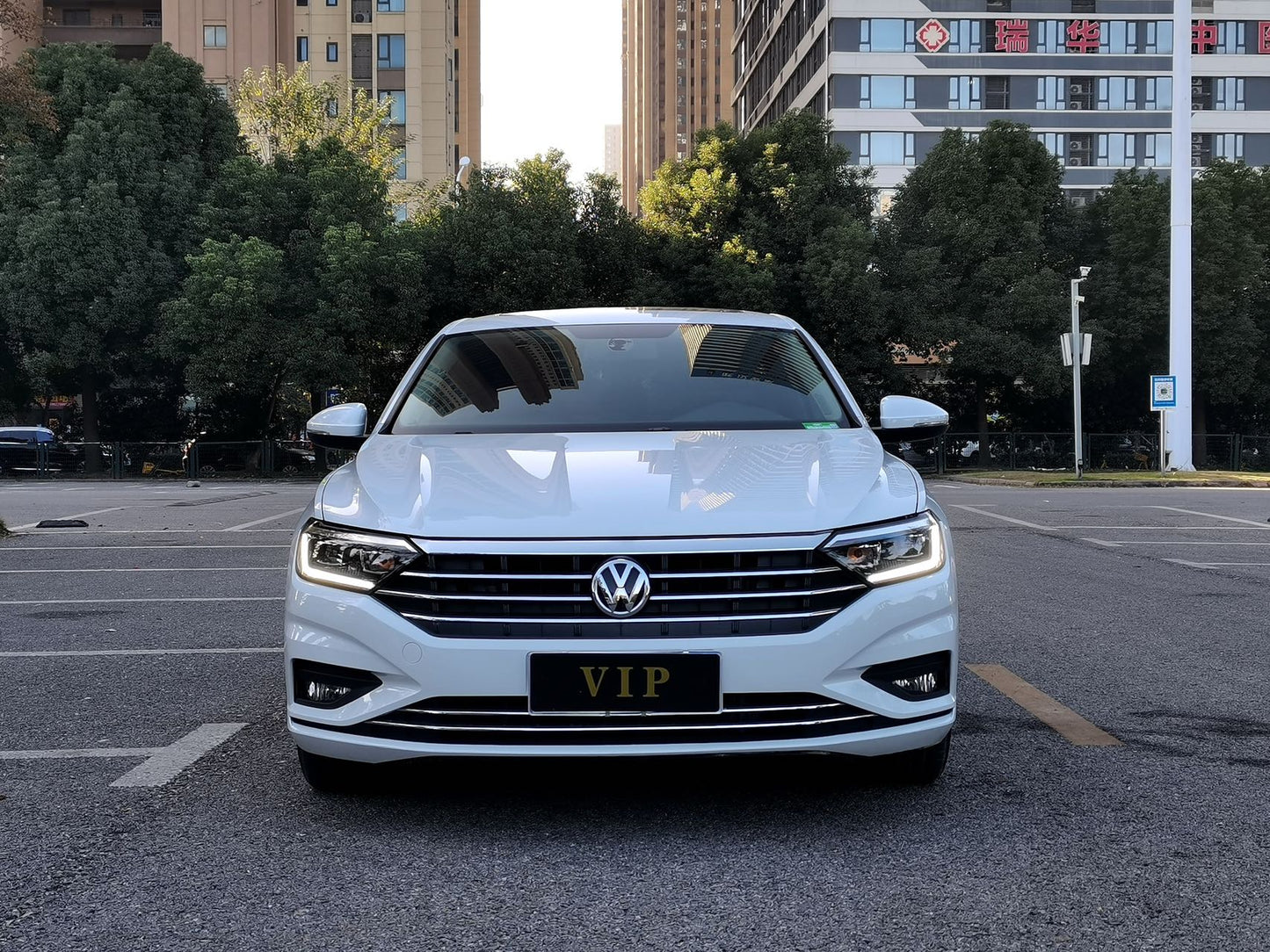 Передний вид Volkswagen Jetta 2021