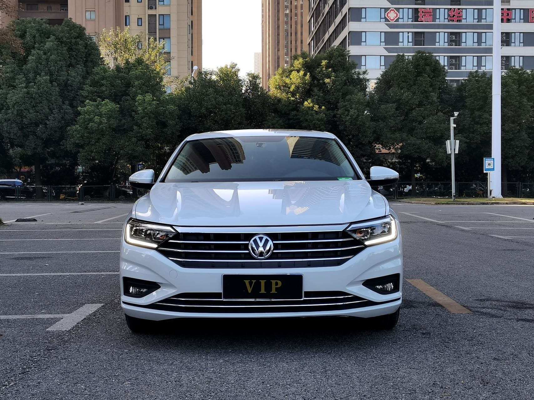 Передний вид Volkswagen Jetta 2021