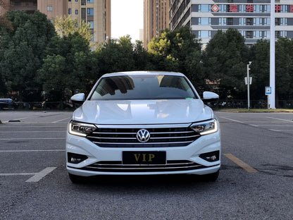 Передний вид Volkswagen Jetta 2021
