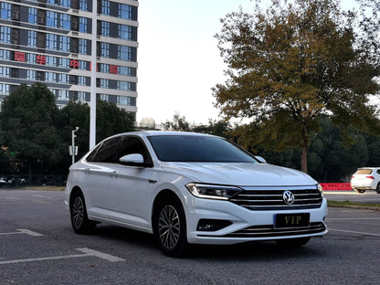 Боковой вид Volkswagen Jetta 2021
