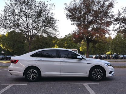 Боковой вид Volkswagen Jetta 2021