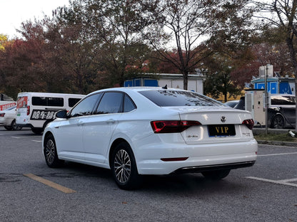 Задний вид Volkswagen Jetta 2021