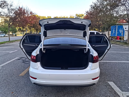 Задний вид Volkswagen Jetta 2021