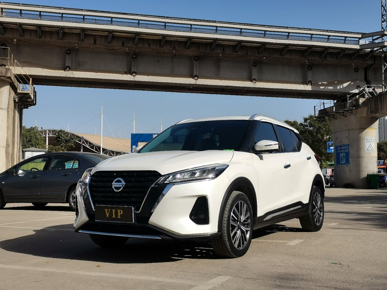 Боковой вид Nissan Kicks 2022