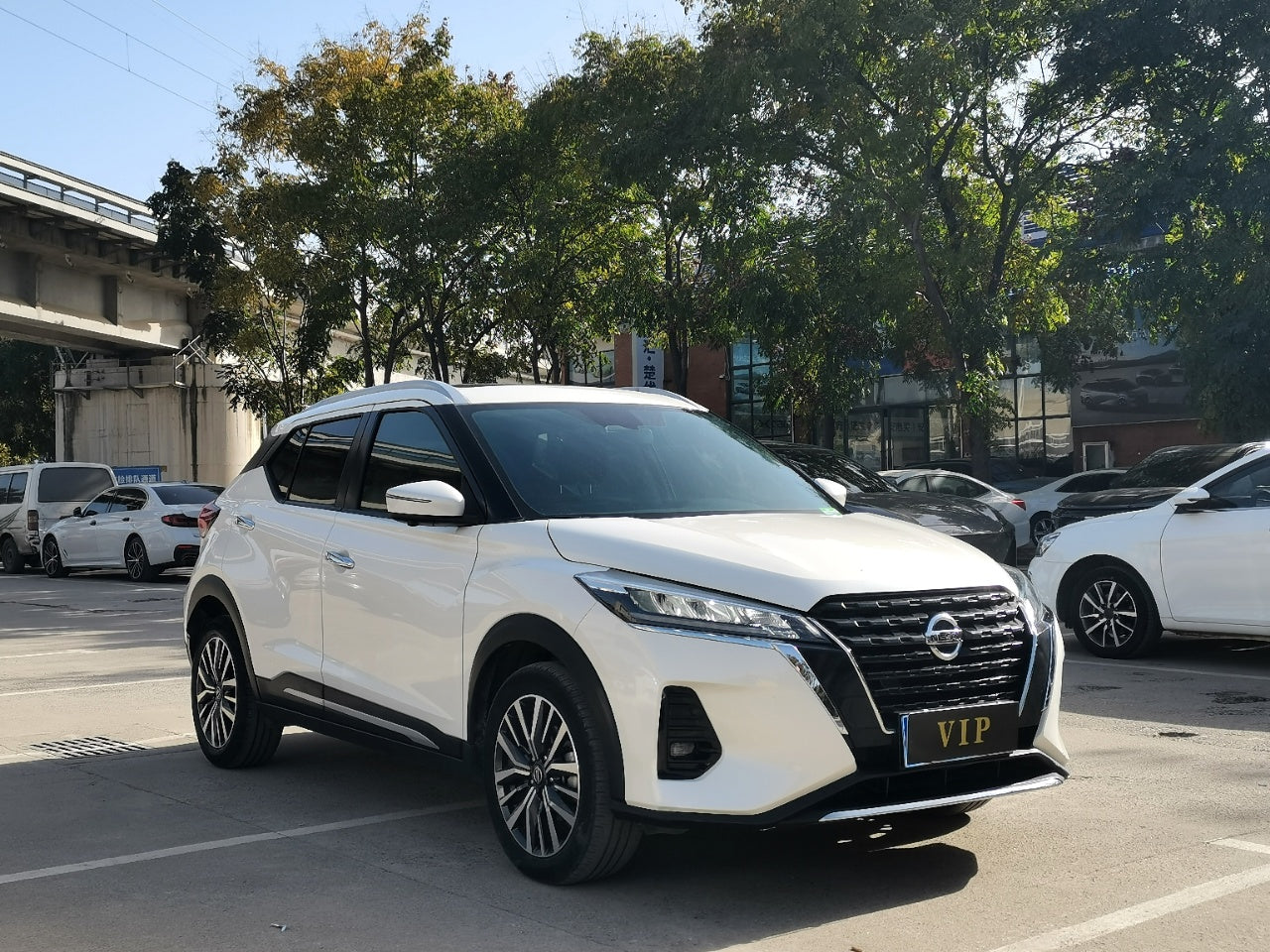 Боковой вид Nissan Kicks 2022