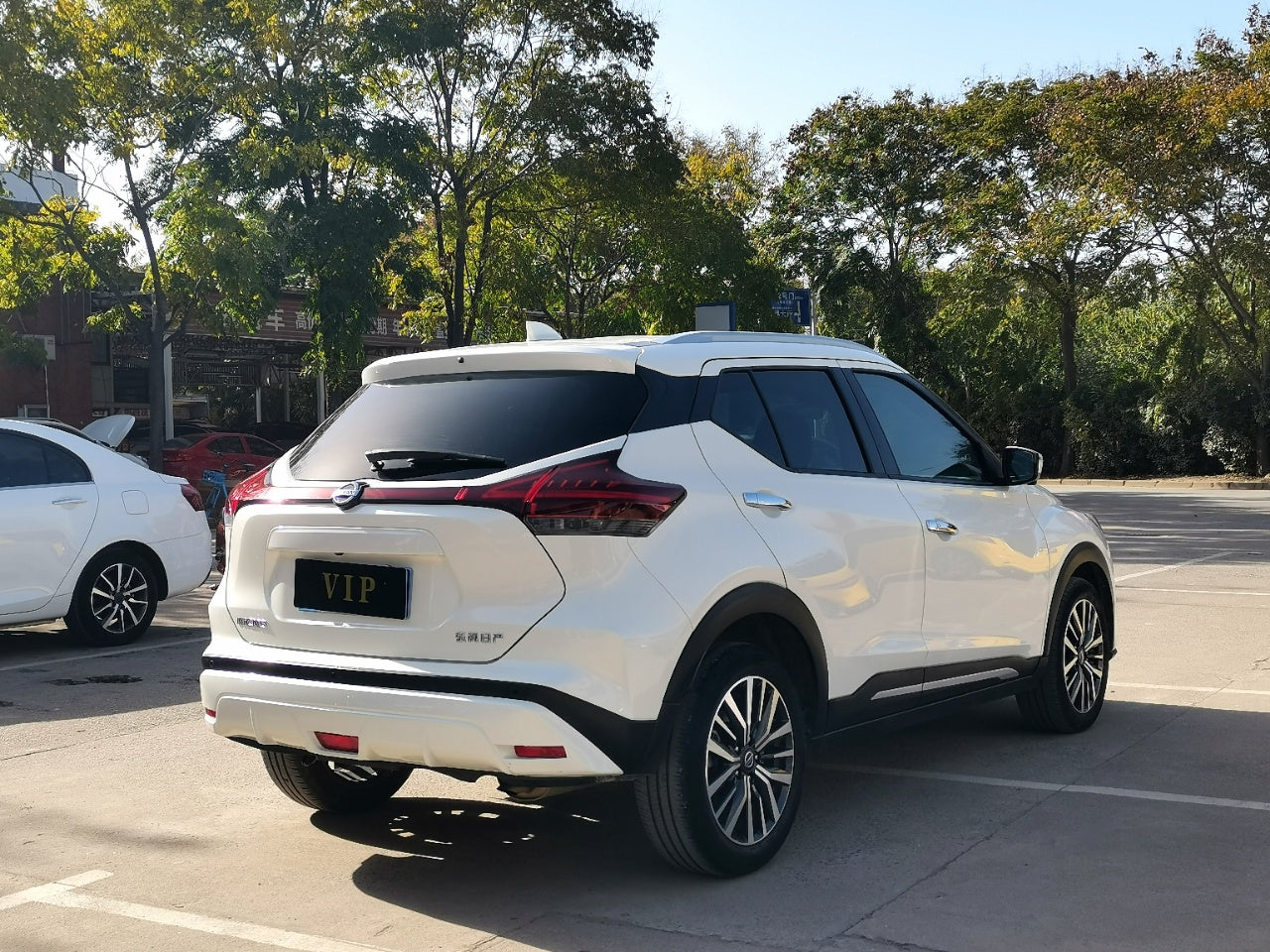 Задний вид Nissan Kicks 2022